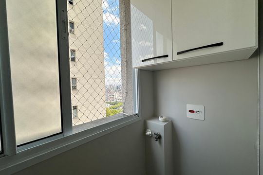 Área de Serviço de apartamento para alugar com 1 quarto, 42m² em Jardim Tupanci, Barueri