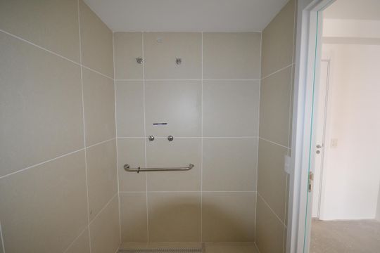 Banheiro de kitnet/studio à venda com 1 quarto, 26m² em Butantã, São Paulo