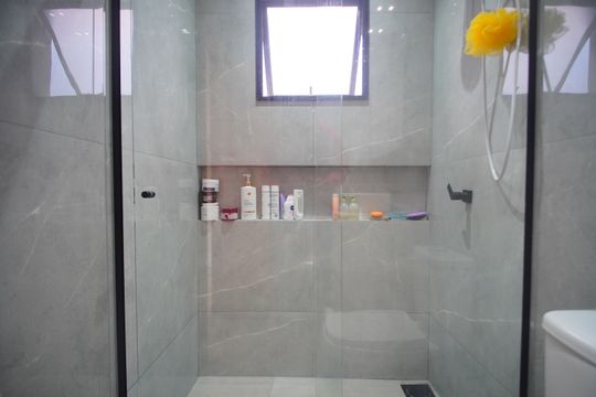banheiro da suíte 1 de casa à venda com 2 quartos, 300m² em Scharlau, São Leopoldo