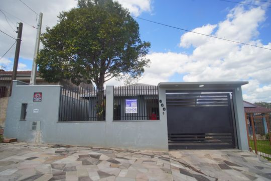 Fachada de casa à venda com 2 quartos, 300m² em Scharlau, São Leopoldo