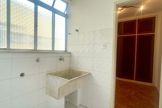 Área de Serviço de apartamento para alugar com 2 quartos, 102m² em Cerqueira César, São Paulo