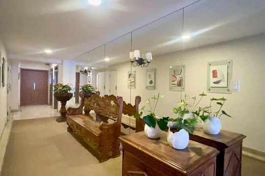 Hall de entrada de apartamento para alugar com 2 quartos, 102m² em Cerqueira César, São Paulo