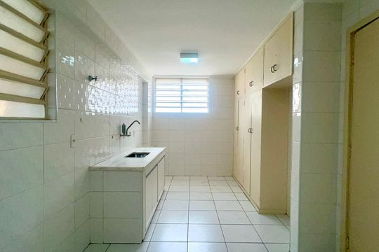 Cozinha de apartamento para alugar com 2 quartos, 102m² em Cerqueira César, São Paulo