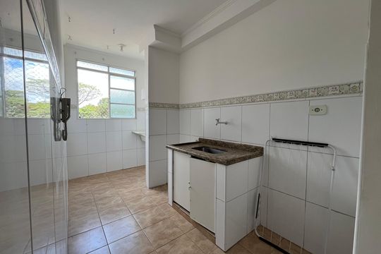 Cozinha de apartamento para alugar com 2 quartos, 54m² em Jardim Santo Elias, São Paulo