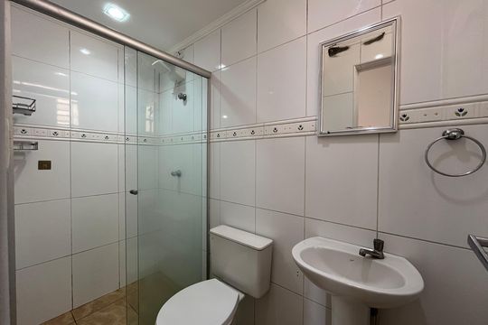Banheiro de apartamento para alugar com 2 quartos, 54m² em Jardim Santo Elias, São Paulo
