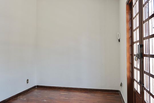 Sala  de casa para alugar com 3 quartos, 250m² em Paraíso, Belo Horizonte