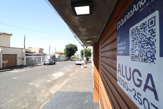 Plaquinha de casa para alugar com 3 quartos, 200m² em Brasil, Uberlândia