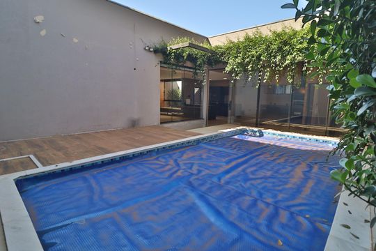 Piscina de casa para alugar com 3 quartos, 200m² em Brasil, Uberlândia