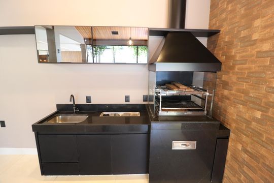 Varanda gourmet de casa para alugar com 3 quartos, 200m² em Brasil, Uberlândia