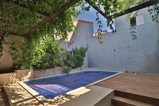 Piscina de casa para alugar com 3 quartos, 200m² em Brasil, Uberlândia