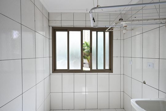 Área de Serviço  de apartamento para alugar com 2 quartos, 68m² em Chácara Agrindus, Taboão da Serra