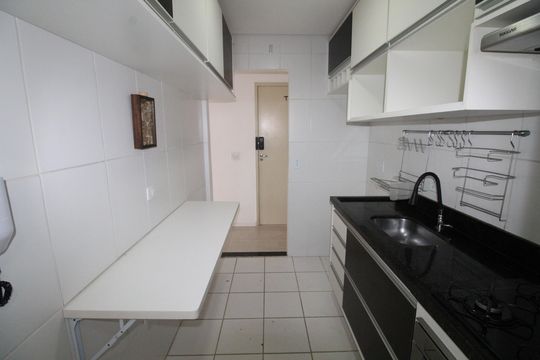 Cozinha de apartamento para alugar com 3 quartos, 65m² em Parque Industrial, São José dos Campos