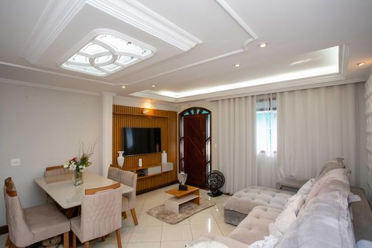 Casa à venda com 4 quartos, 224m² em São Judas Tadeu, Diadema