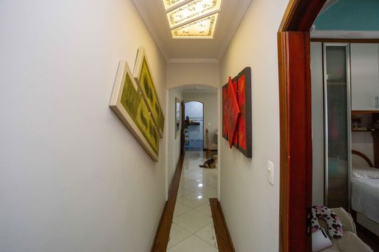 Corredor de casa à venda com 4 quartos, 224m² em São Judas Tadeu, Diadema