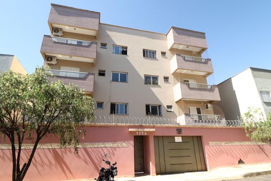 Fachada de apartamento para alugar com 3 quartos, 90m² em Santa Mônica, Uberlândia