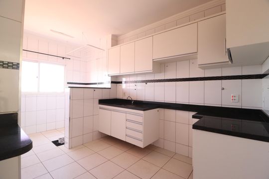 Cozinha de apartamento para alugar com 3 quartos, 90m² em Santa Mônica, Uberlândia