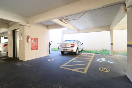 Garagem de apartamento para alugar com 3 quartos, 90m² em Santa Mônica, Uberlândia