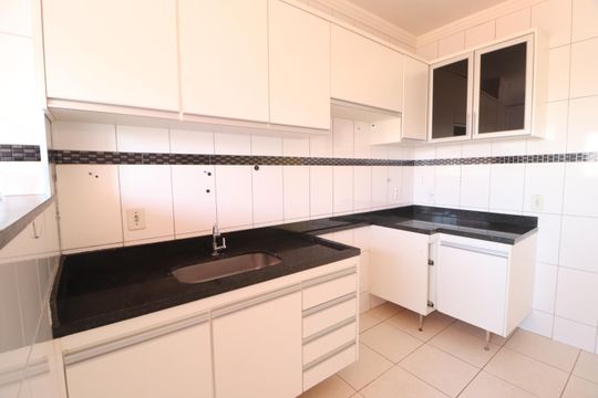 Cozinha de apartamento para alugar com 3 quartos, 90m² em Santa Mônica, Uberlândia