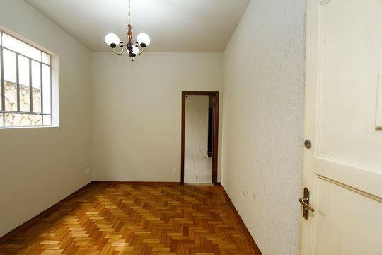 Sala de apartamento para alugar com 2 quartos, 90m² em Barroca, Belo Horizonte