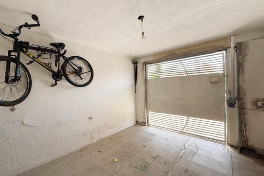 Garagem de casa para alugar com 3 quartos, 90m² em Jardim Monjolo, São Paulo
