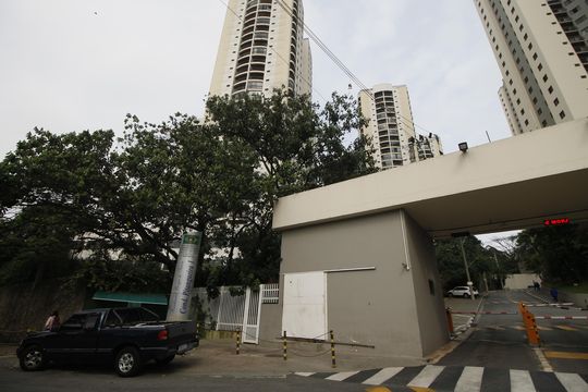 Fachada do Prédio de apartamento para alugar com 2 quartos, 68m² em Chácara Agrindus, Taboão da Serra