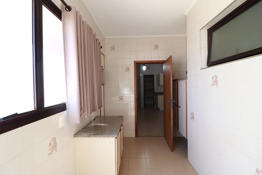 Área de serviço  de apartamento para alugar com 4 quartos, 156m² em Centro, Ribeirão Preto