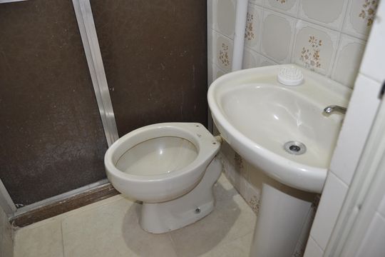 Banheiro de casa de condomínio para alugar com 2 quartos, 50m² em Quintino Bocaiúva, Rio de Janeiro