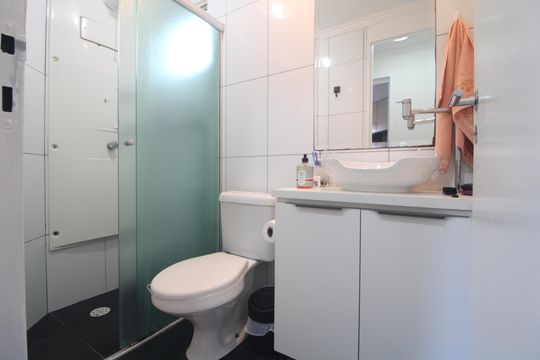 Banheiro de apartamento à venda com 2 quartos, 48m² em Vila Inglesa, São Paulo