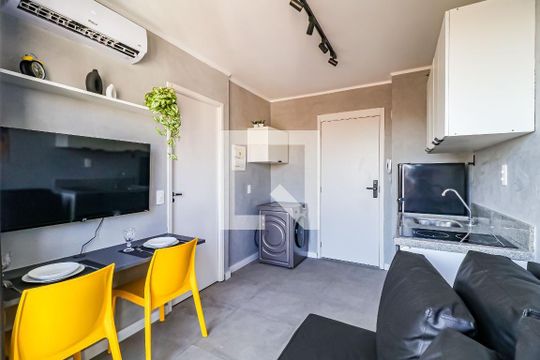 Cozinha de apartamento à venda com 1 quarto, 24m² em Vila Butantã, São Paulo
