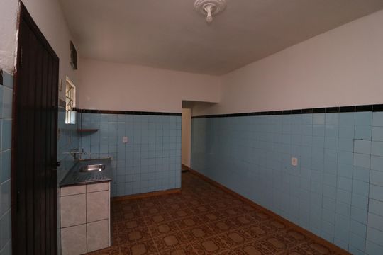 Cozinha de casa para alugar com 2 quartos, 70m² em Jardim Tango, São Paulo