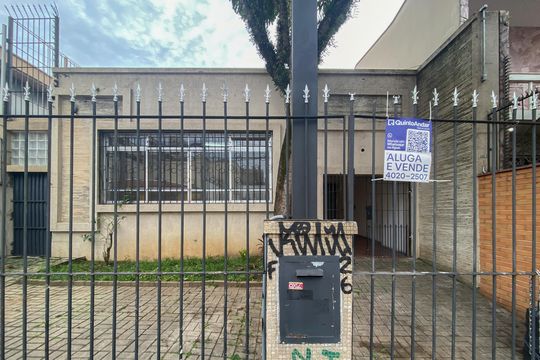 Fachada de casa à venda com 4 quartos, 260m² em Água Branca, São Paulo