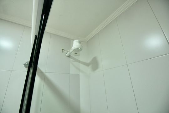 Banheiro de apartamento para alugar com 1 quarto, 60m² em José Menino, Santos