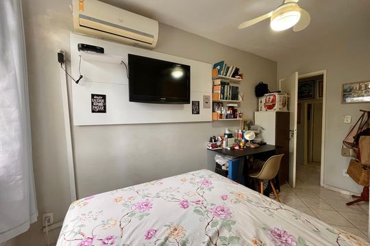 Quarto 1 de apartamento à venda com 2 quartos, 54m² em Itanhangá, Rio de Janeiro