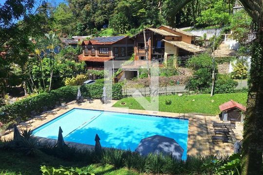 Área comum de casa à venda com 3 quartos, 178m² em Itaipu, Niterói