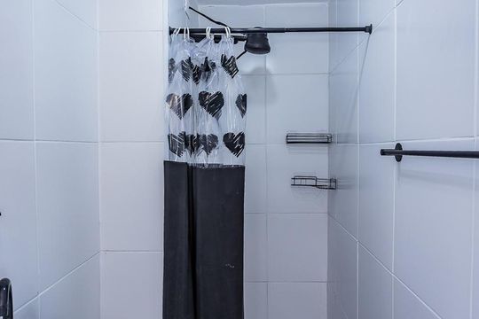 Banheiro de apartamento para alugar com 2 quartos, 36m² em Jaraguá, São Paulo