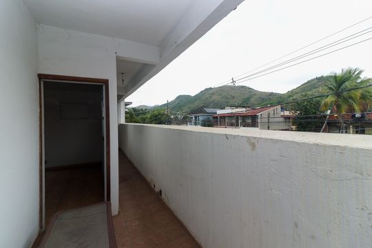 Área externa de casa à venda com 5 quartos, 600m² em Jardim Sulacap, Rio de Janeiro