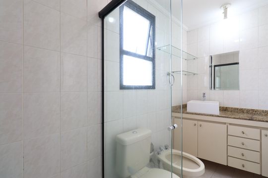 Banheiro da Suíte de apartamento para alugar com 3 quartos, 100m² em Perdizes, São Paulo