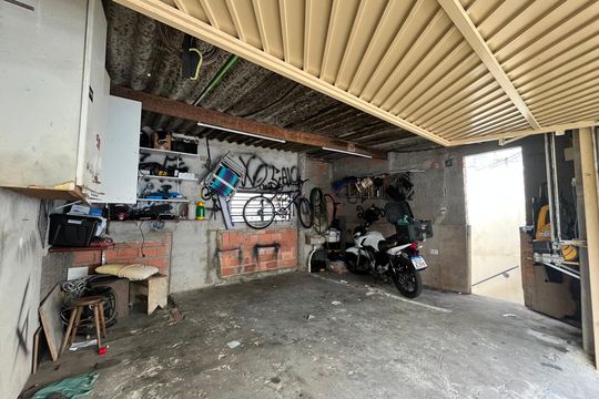 Garagem de casa à venda com 2 quartos, 235m² em Jardim Guarani, São Paulo