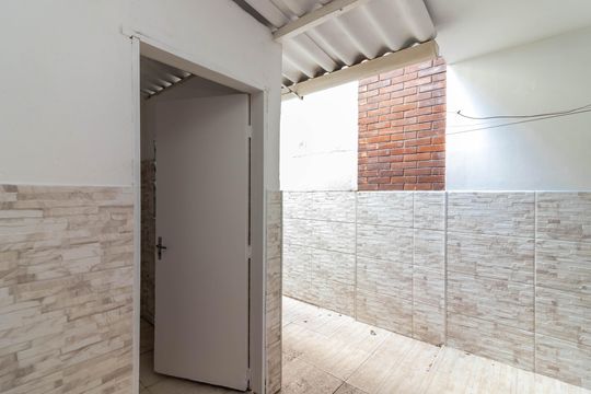 Quintal de casa para alugar com 2 quartos, 75m² em Jardim Cachoeira, São Paulo