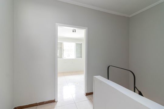 Corredor dos Quartos de casa para alugar com 2 quartos, 75m² em Jardim Cachoeira, São Paulo