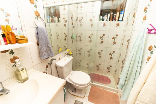Banheiro de casa de condomínio à venda com 3 quartos, 50m² em Campo Grande, Rio de Janeiro