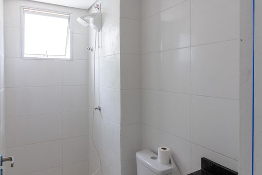 Banheiro de apartamento para alugar com 2 quartos, 48m² em Jardim do Triunfo, Guarulhos