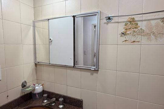 Banheiro social de apartamento à venda com 2 quartos, 57m² em São José, São Caetano do Sul