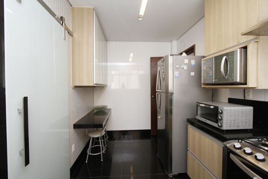 Cozinha de apartamento à venda com 3 quartos, 130m² em Buritis, Belo Horizonte