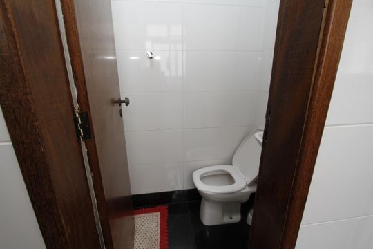 Banheiro de serviço de apartamento à venda com 3 quartos, 130m² em Buritis, Belo Horizonte