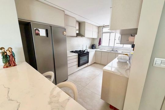 Cozinha de apartamento à venda com 4 quartos, 130m² em Prado, Belo Horizonte