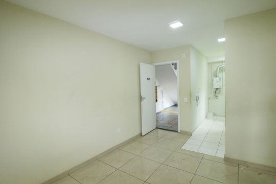 Sala de apartamento para alugar com 2 quartos, 50m² em Brás de Pina, Rio de Janeiro