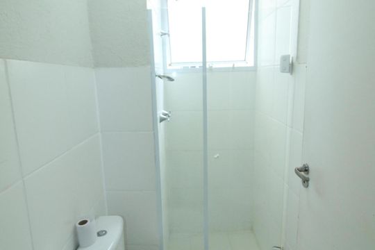 Banheiro de apartamento para alugar com 2 quartos, 50m² em Brás de Pina, Rio de Janeiro