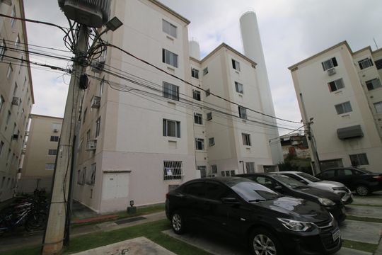 Fachada do bloco de apartamento para alugar com 2 quartos, 50m² em Brás de Pina, Rio de Janeiro