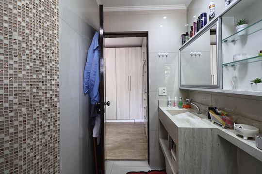 Banheiro da suíte  de casa à venda com 3 quartos, 205m² em Jardim Rina, Santo André